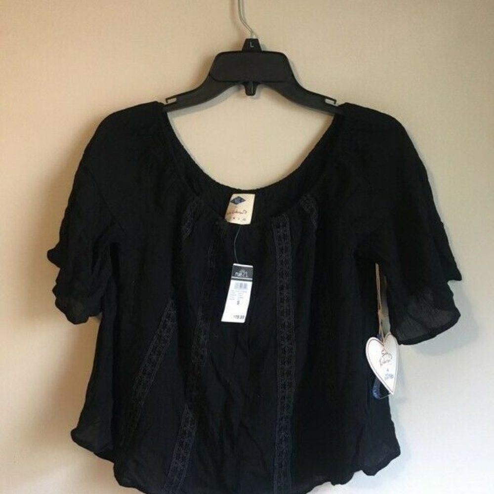 NWT Sadie Robinson small off the shoulder black cr